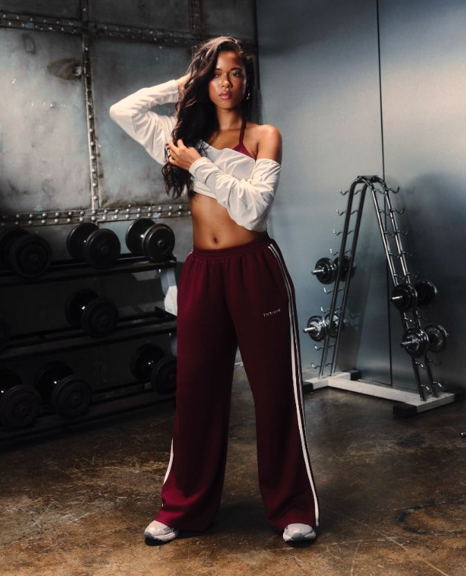 Woman in THRIVIN sculpting leggings